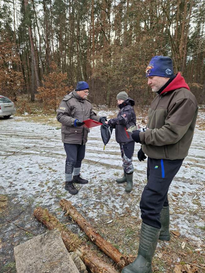 Obraz zawierajcy na wolnym powietrzu, ubrania, osoba, woda

Opis wygenerowany automatycznie